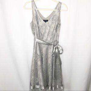 Taharu silver sleevless dress flare size 8